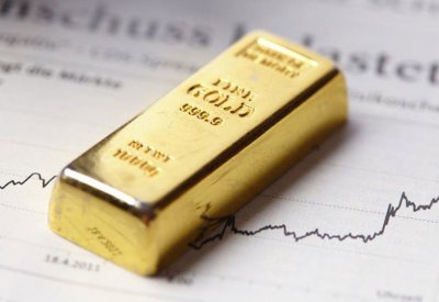 الذهب يهبط مع صعود الدولار قبيل شهادة باول
