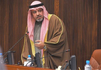 وزير العدل: يُحظر على القانونيين غير البحرينيين إبداء المشورة القانونية