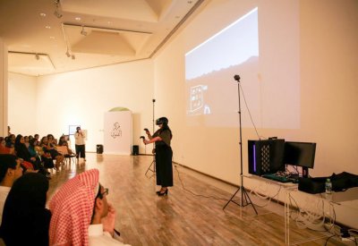 "الثقافة" تستضيف الفنانة نجلاء آل خليفة في حوار وتجربة مباشرة حول فنون الواقع الافتراضي