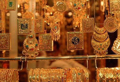  توترات تجارية جديدة ترفع الذهب