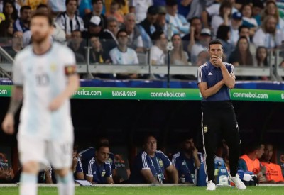 سكالوني يبقى مدرباً للأرجنتين حتى كأس العالم 2022