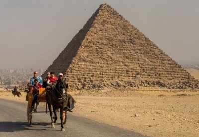 مصر تعيد افتتاح هرمين أثريين للزيارة بعد أكثر من 50 عاما