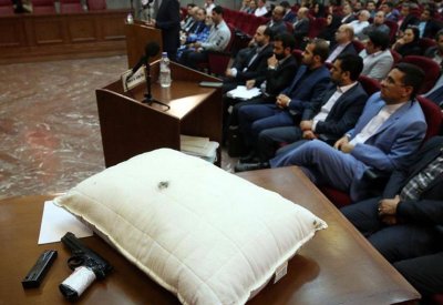  "وسادة وسلاح الجريمة".. في محاكمة عمدة طهران قاتل زوجته