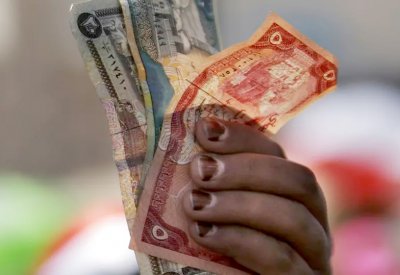 لمحاربة سوق الحوثيين السوداء.. مركزي اليمن يخفض الريال