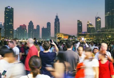 الإمارات تعفي مرافقي السياح من التأشيرات بدءاً من اليوم