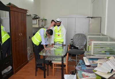 اغلاق عدد من المحلات التجارية لمزاولتها أنشطة تجارية من غير ترخيص