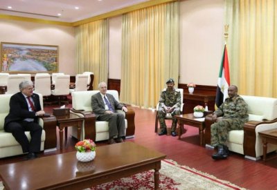 مبعوث أميركا يبحث مع البرهان تشكيل حكومة انتقالية مدنية