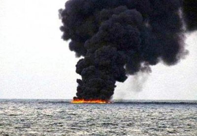 إخماد حريق بمرفأ بحري لتصدير النفط في البصرة