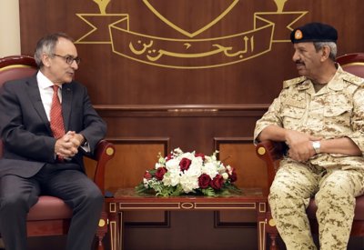 القائد العام يستقبل سفير المملكة المتحدة بمناسبة انتهاء فترة عمله