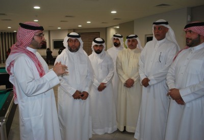 المؤيد وعدد من النواب يزورون مركز شباب مدينة حمد النموذجي
