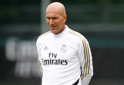 زيدان يعود إلى تدريبات ريال مدريد بعد وفاة شقيقه