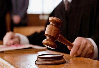 إلزام أب بعد زواج استمر 27 عاما تسليم مستندات ابنه الثبوتية لطليقته