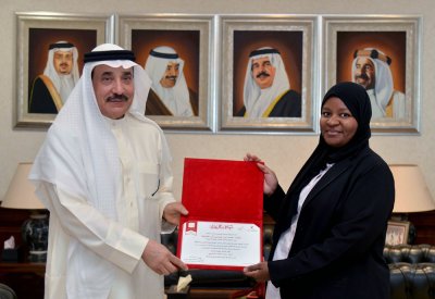 وزير العمل يكرم أعضاء لجنة تكريم العمال المجدين والمنشآت المتميزة