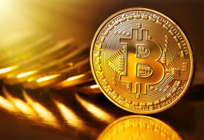"بيتكوين" تكسر حاجز الـ10 آلاف دولار صعودا