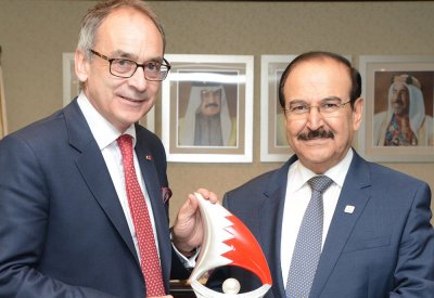 الدكتور ميرزا يودع السفير البريطاني