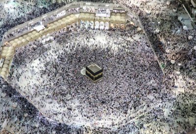  آلاف الحجاج يواصلون القدوم للسعودية