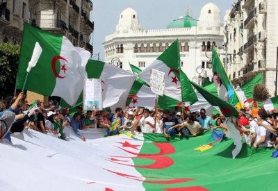 الجزائر.. استمرار الحراك وسط فرحة "الباك" وانتصار "الأفناك"