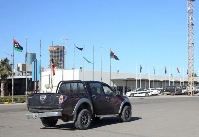 "تعرض لقصف".. توقف الملاحة الجوية بمطار معيتيقة بطرابلس