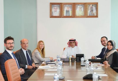 وزير الصناعة يجتمع بــ(SACE) لتقديم الحلول والخدمات الاستشارية العالمية