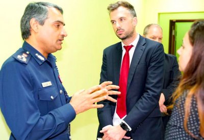  مدير مديرية شرطة المحرق يطلع وفداً من سفارة المملكة المتحدة على جهود منع الجريمة 