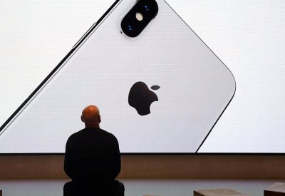 أبل وإنتل.. صفقة بمليار دولار تمهد لآيفون 5G