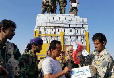 ميليشيا الحوثي تخنق منظمات الإغاثة وتواصل نهب المساعدات