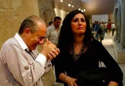 صاحب الصورة المؤثرة بمتحف بغداد: انهرت باكيا لهذا السبب