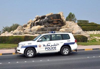 (شرطة المحرق): القبض على امرأة بحرينية مشتبه بارتكابها وقائع سرقة من محلات تجارية
