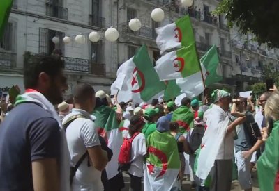 لجنة الحوار بالجزائر: متمسكون بطلب إطلاق سراح شباب الحراك