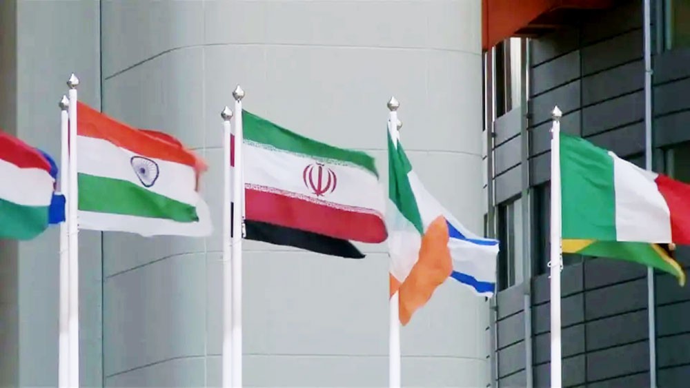 مع الخانقة الاقتصادية.. إيران تبتدع وسائل لجذب الدولار