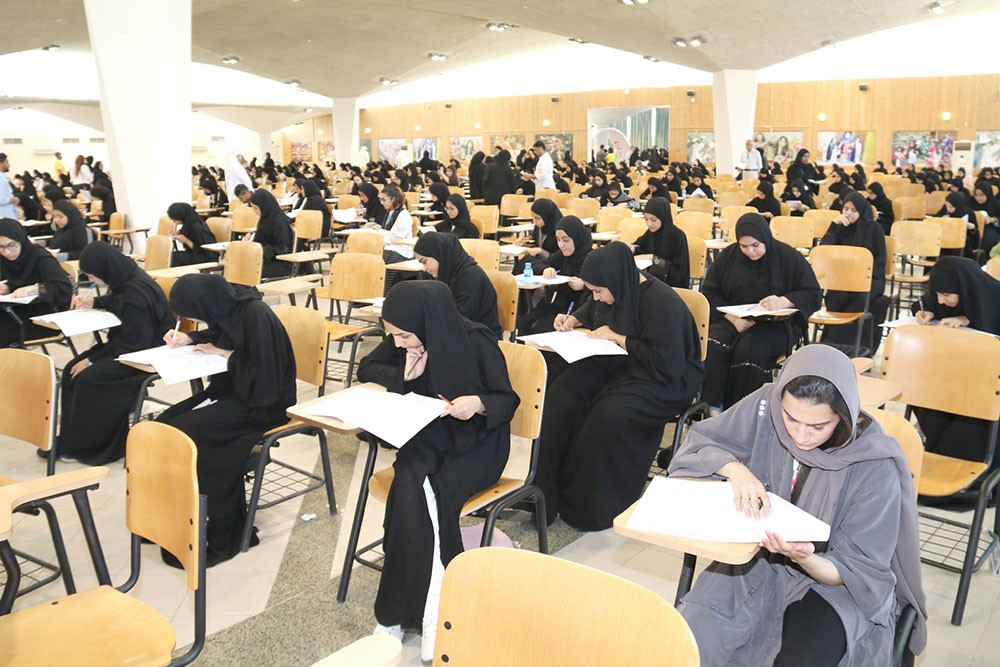 1800 طالب يؤدون اختبار القدات بجامعة البحرين في يومه الأول