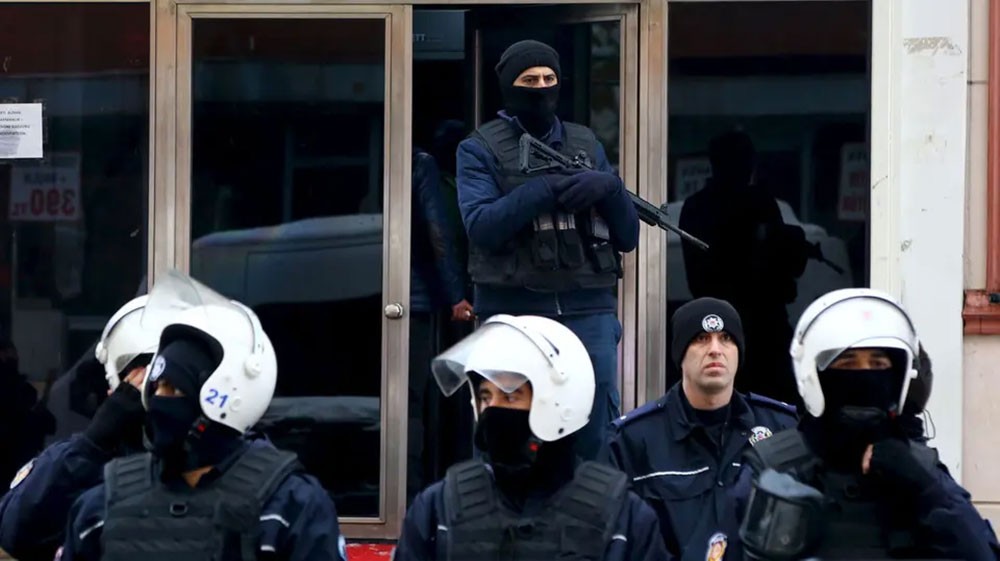 حملة اعتقالات جديدة في تركيا.. توقيف 122 عسكرياً