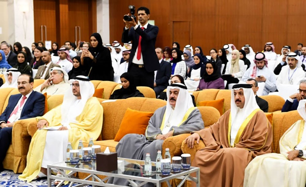 وزير الكهرباء والماء يشارك في منتدى الاقتصاد الأخضر