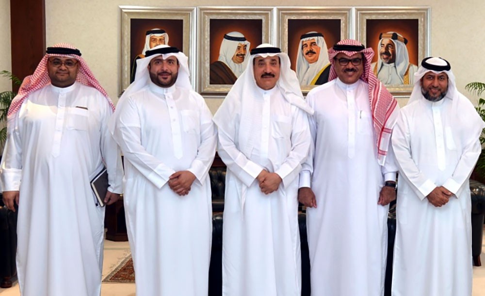 وزير العمل يستعرض إجراءات وآليات توظيف الباحثين عن عمل
