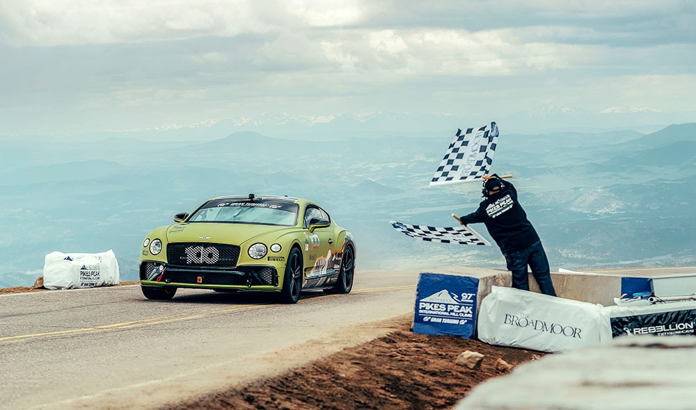 Bentley Continental GT تكسر الرقم القياسي