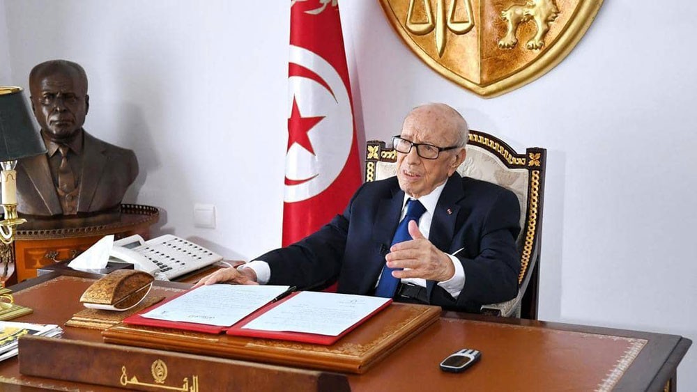  السبسي يظهر لأول مرة رسميا بعد "وعكته" الصحية