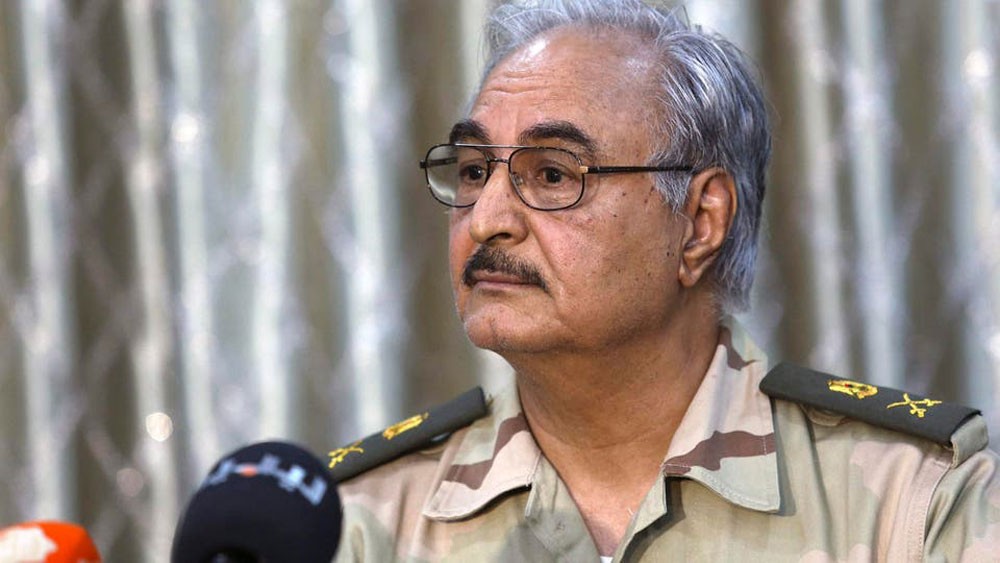 حفتر لـ"بلومبيرغ": لن يتم القضاء على الإرهاب خلال ساعات