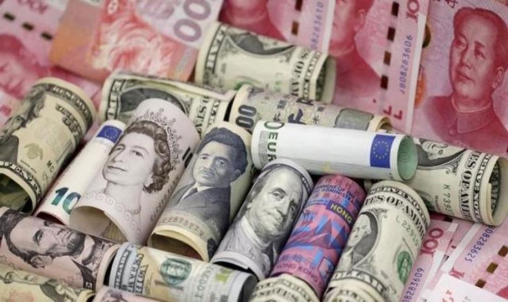 الدولار مستقر قرب أعلى مستوى في 3 أسابيع