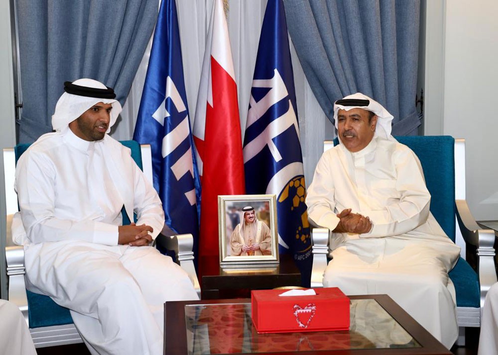علي بن خليفة يستقبل رئيس نادي التضامن