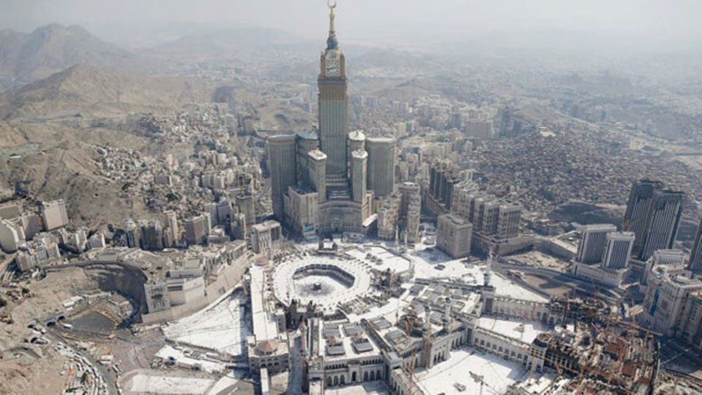 مكة تعيد 76 ألف شخص بلا تصاريح دخول