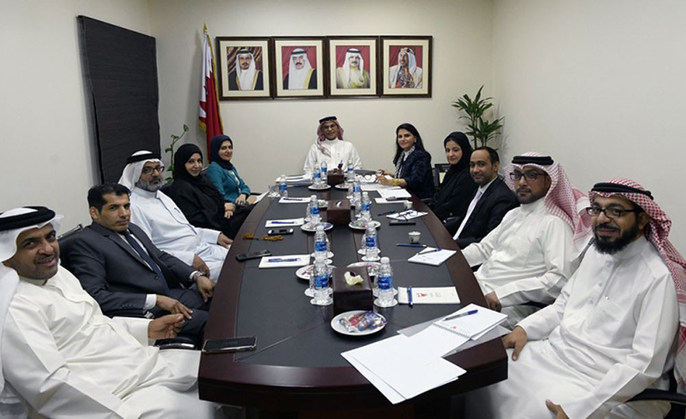 أمين عام الشورى يؤكد اهمية مواكبة مبادرات تعزيز مكانة المرأة البحرينية