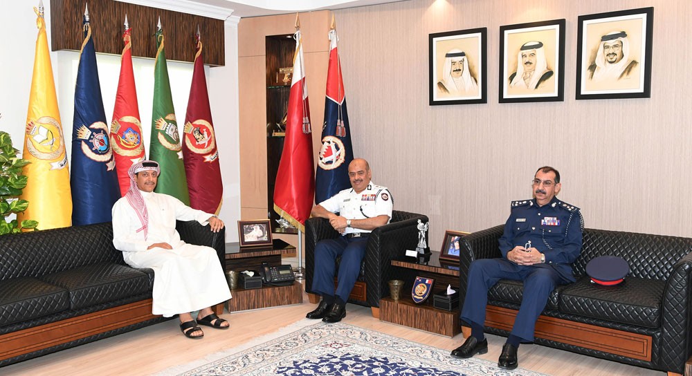 رئيس الأمن العام يستقبل نائب الرئيس التنفيذي لشركة طيران الخليج