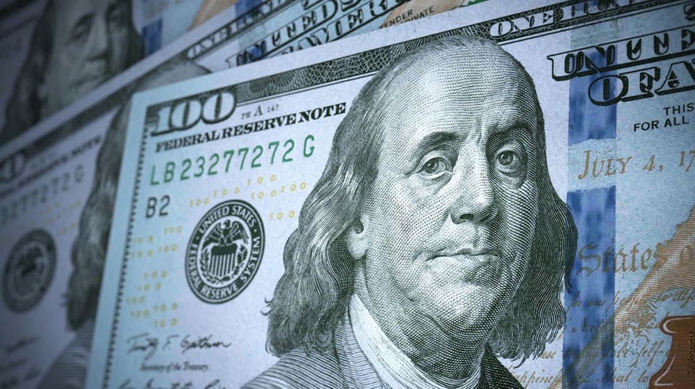 صعود قوي للدولار يدفع اليورو لأدنى مستوى في 3 أسابيع