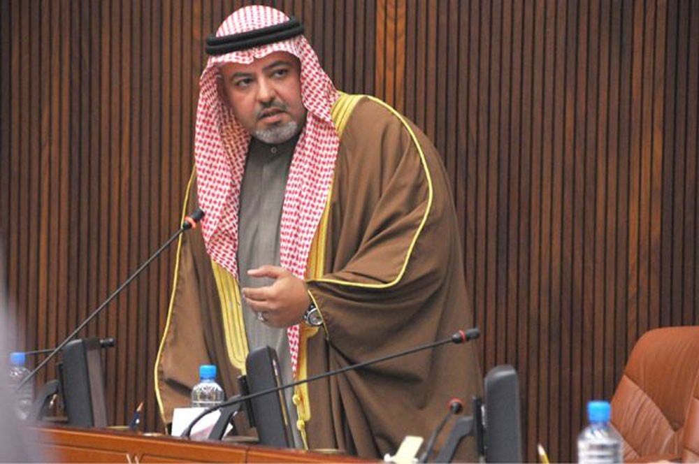 وزير العدل: يُحظر على القانونيين غير البحرينيين إبداء المشورة القانونية