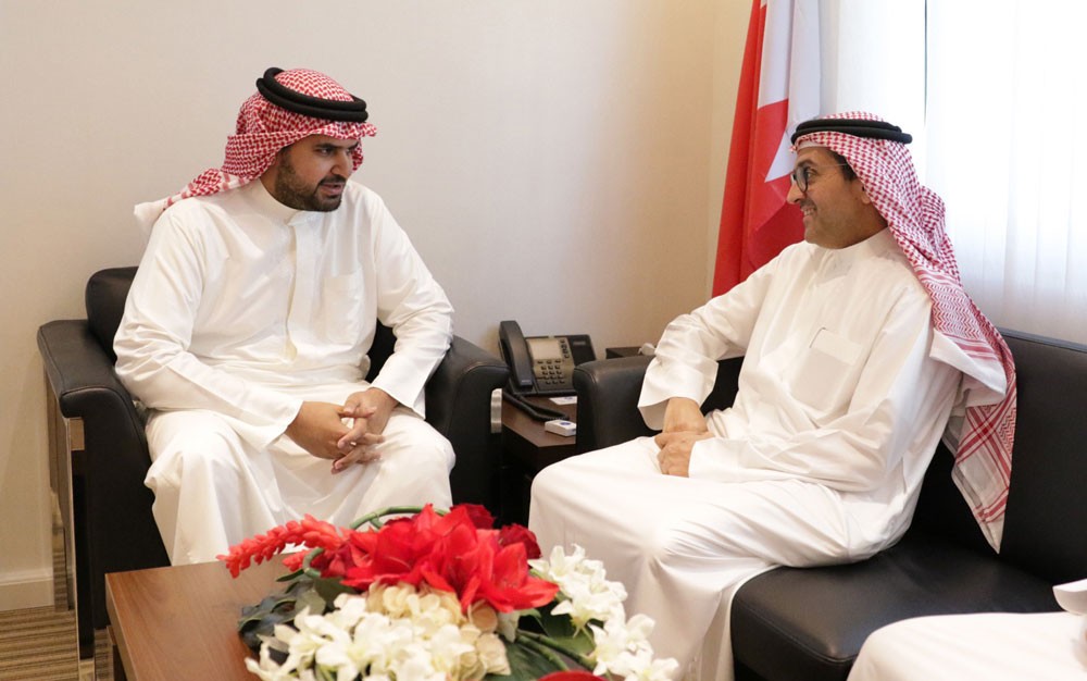 سمو الشيخ عيسى بن علي مدير عام شركة زين