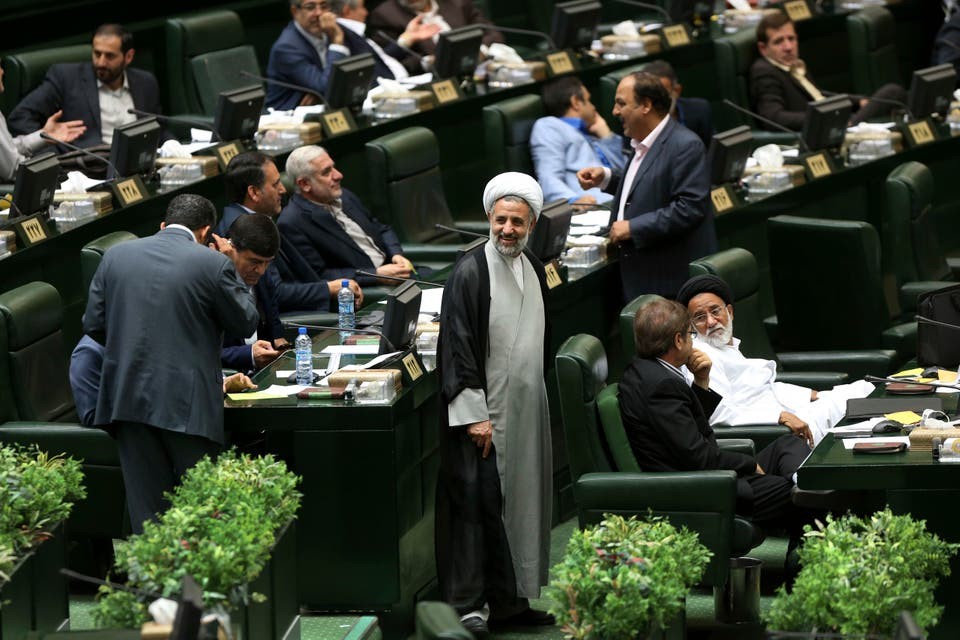 طهران تهدد بـ"الخطوة الثالثة" وتقليصات نووية جديدة
