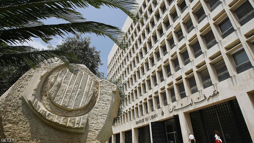  لبنان.. البنوك تجتذب الدولارات بودائع مرتفعة الفائدة