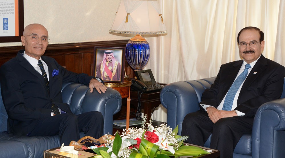 ميرزا يشيد بدور سفير البحرين السابق في اليابان