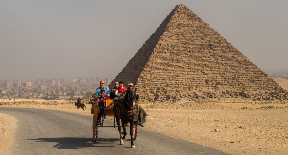 مصر تعيد افتتاح هرمين أثريين للزيارة بعد أكثر من 50 عاما