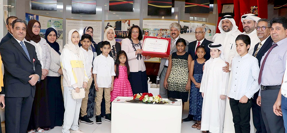 الخيرية الملكية تمنح وزيرة الصحة شهادة صديق اليتيم‎